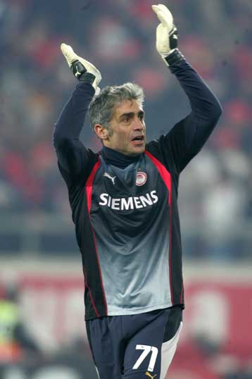 Το καλοκαίρι του 2008 θέλει να τελειώσει την καριέρα του ο Νικοπολίδης