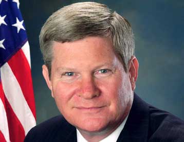 Σε κρίσιμη κατάσταση ο άνθρωπος – «κλειδί» για τον έλεγχο της Γερουσίας των ΗΠΑ