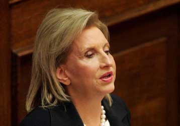 «Τροπολογία της νύχτας» η επιδότηση ξενοδοχείων σε Αθήνα-Θεσσαλονίκη, λέει η Φ.Πετραλιά