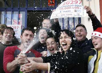 «Τρέλανε» την Ισπανία το πιο πλούσιο χριστουγεννιάτικο λαχείο στον κόσμο