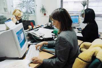 Αυξήσεις 3,5% στους μισθούς και 4% στις συντάξεις του Δημοσίου το 2007