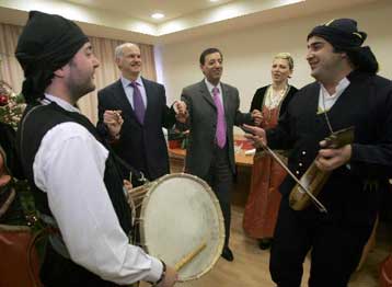 Τα κάλαντα των πολιτικών αρχηγών