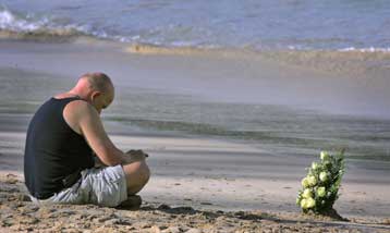 Τη μνήμη των χιλιάδων θυμάτων του τσουνάμι τίμησαν κάτοικοι της Ινδονησίας