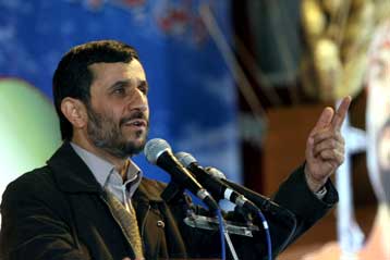 Με διακοπή της ροής πετρελαίου απειλεί τη Δύση η Τεχεράνη