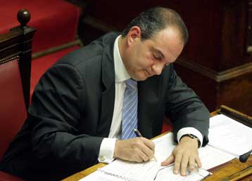 Πρόταση σε Καραμανλή για πρόωρες εκλογές στις 20 Μαΐου