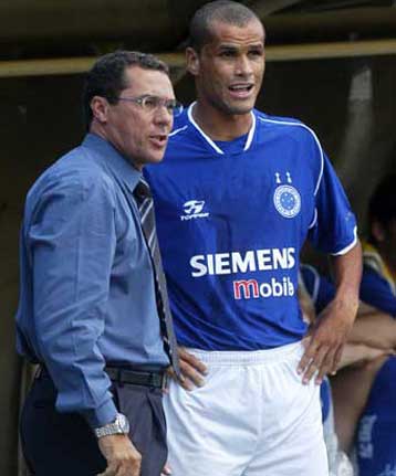 «Με ενδιαφέρει ο Ολυμπιακός, αλλά από το καλοκαίρι» δηλώνει ο Λουξεμπούργκο