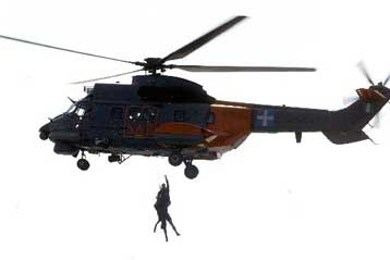 «Γέφυρα» σωτηρίας για οκτώ ναυτικούς στη Γαύδο