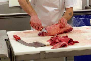 Στην κατάσχεση 417 κιλών νωπού κρέατος προχώρησαν οι ελεγκτές της Νομαρχίας Πειραιά