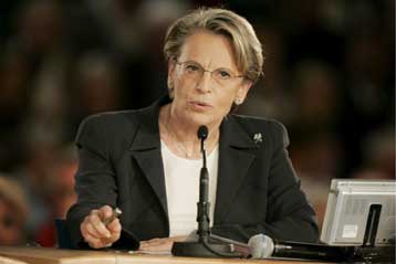 «Σκέψεις» προεδρικής υποψηφιότητας εκτός κομματικών τειχών από την Μισέλ Αλιό Μαρί