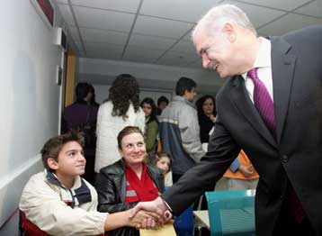 Η κυβέρνηση απαξιώνει το δημόσιο σύστημα υγείας, κατήγγειλε ο Γ.Παπανδρέου