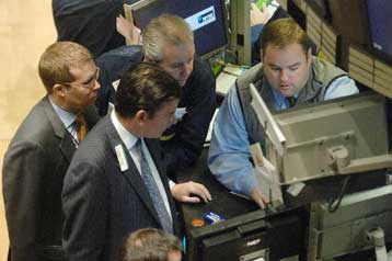 Μεικτές τάσεις στις ευρωπαϊκές αγορές, πτώση στη Γουόλ Στριτ