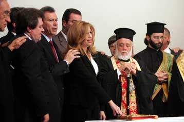 Με απουσία Αγραπίδη και αποχώρηση Ντινόπουλου οι ορκωμοσίες των νέων τοπικών αρχόντων