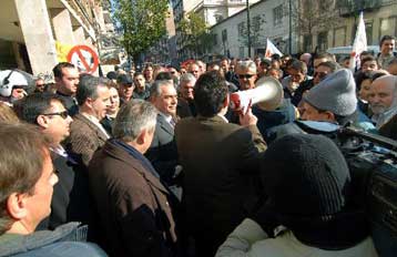 Για αθέτηση συμφωνίας κατηγορούν οι εργαζόμενοι τη διοίκηση των Λιπασμάτων