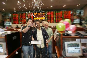 Πτωτικά αποχαιρέτησαν το έτος τα ευρωπαϊκά χρηματιστήρια και η Γουόλ Στριτ