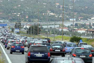 Ήλιος με «δόντια» την Πρωτοχρονιά, βροχές από την Τρίτη