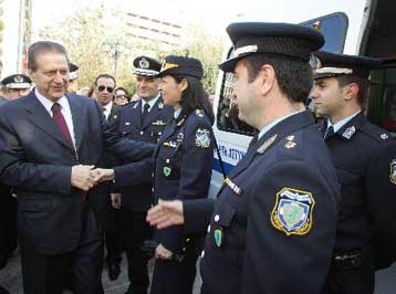 Ευχές με την ηγεσία της ΕΛ.ΑΣ. αντάλλαξε ο Βύρων Πολύδωρας