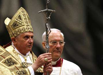 Η ειρήνη εξαρτάται από το σεβασμό των ανθρωπίνων δικαιωμάτων, τονίζει ο Πάπας Βενέδικτος