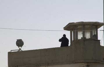 «Πολιορκία» των φυλακών Κορυδαλλού από ομάδα αντιεξουσιαστών