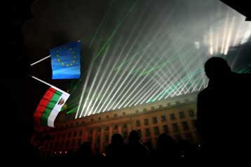 Πανηγυρισμοί στη Βουλγαρία και τη Ρουμανία για την ένταξή τους στην ΕΕ