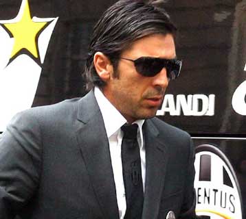 Ο Μπουφόν μένει στη Γιουβέντους μόνο αν διεκδικήσει τίτλο