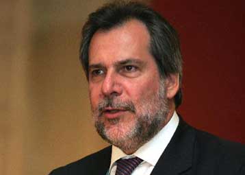 Η κυβέρνηση αδυνατεί να ελέγξει την ασυδοσία στην αγορά καυσίμων, λέει το ΠΑΣΟΚ