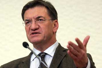 Η κυβέρνηση υπέστη μεγάλη ήττα στα λιμάνια της χώρας, λέει το ΠΑΣΟΚ