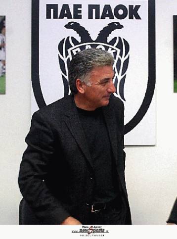 «Οπωσδήποτε νίκη» με την ΑΕΚ ζητά από τους παίκτες του ο Βούκοτιτς