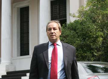 Παρ ολίγον παρεξήγηση από θετικό νεύμα του Γ.Αλογοσκούφη σε ερώτηση περί εκλογών