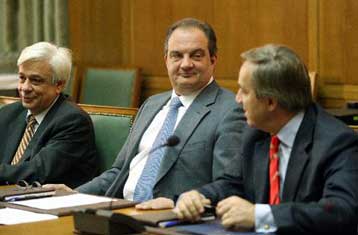 Τρία σενάρια για τον χρόνο των εκλογών εξετάζει η κυβέρνηση