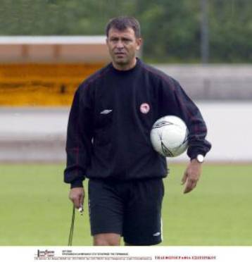 Επιχείρηση ανύψωσης ηθικού από τον Λεμονή στους «παγκίτες» του Ολυμπιακού