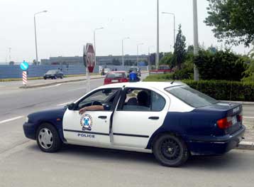 Συμμορία επιτέθηκε σε νεαρό ζευγάρι στο Αλσος Βεΐκου