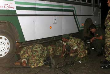 Νέα αιματηρή βομβιστική επίθεση σε λεωφορείο στη Σρι Λάνκα