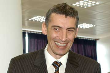 Αρχαιρεσίες στα δημοτικά συμβούλια Θεσσαλονίκης και Πειραιά