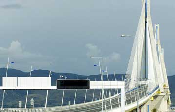 Στα 10,90 ευρώ η διέλευση των Ι.Χ. από τη γέφυρα Ρίου-Αντιρρίου