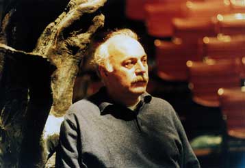 Την τελευταία του πνοή άφησε ο ιδρυτής του θεάτρου «Εμπρός» Τάσος Μπαντής