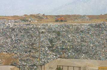 Ανοικτή η χωματερή των Ανω Λιοσίων – Έρευνα για το ατύχημα του 50χρονου οδηγού