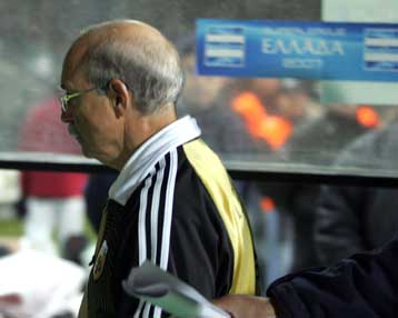 Την ηρεμία θέλει να επαναφέρει στην ΑΕΚ ο Φερέρ και ξεκινά τετ-α-τετ με τους παίκτες