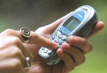 Κύκλωμα τηλεφωνικής απάτης με sms και αναπάντητες κλήσεις