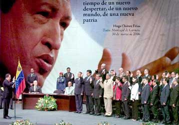 Σε εθνικοποίηση των τομέων τηλεπικοινωνιών και ενέργειας προχωρά η Βενεζουέλα