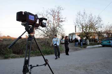 Πρόστιμα ΕΣΡ σε τηλεοπτικούς σταθμούς για την κάλυψη του μακελειού στο Αγρίνιο