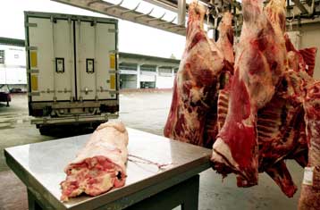 Πάνω από 390 τόνοι ακατάλληλων τροφίμων εντοπίστηκαν από τη Νομαρχία Πειραιά το 2006