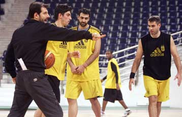 Τα… δίνει όλα ο Αρης για να πάρει το διπλό και την πρόκριση μέσα στο Πο