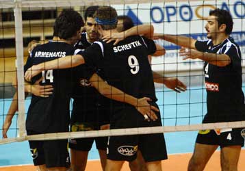 Ο ΠΑΟΚ έχασε 3-0 σετ από την Αρκάς στη Σμύρνη, ελπίζει να ισοφαρίσει στην Πυλαία