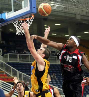 Ήττα της ΑΕΚ από τη Νανσί, ο ΠΑΟΚ 90-88 τους Αϊφελ Τάουερς