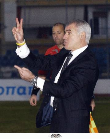 Μας νοιάζει η άνοδος λέει ο Αναστόπουλος-Αδυναμίες στην άμυνα παραδέχθηκε ο Μπουμπένκο