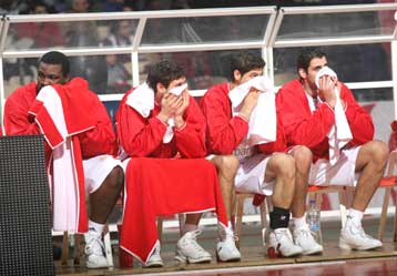 Με… δάκρυα στα μάτια νίκησε ο Ολυμπιακός-«Μπλακ-τζακ» έκανε στην Ρώμη ο Παναθηναϊκός