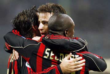 Βαίνει προς τετράδα η Μίλαν μετά το 2-0 επί της Αρέτσο