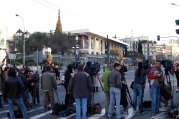 Πώς μετέδωσαν το χτύπημα κατά της πρεσβείας των ΗΠΑ τα διεθνή μέσα ενημέρωσης