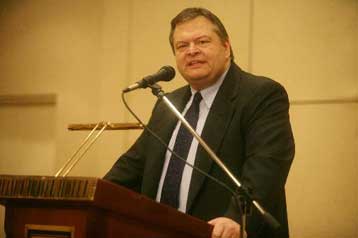 Nέα κόντρα Π.Παυλόπουλου-Ευ.Βενιζέλου μετά την έκθεση Καμίνη για τις προσλήψεις