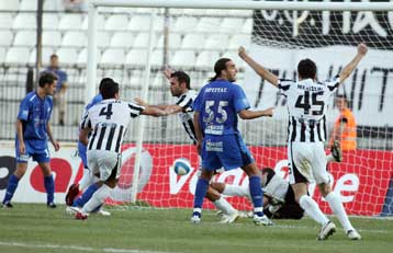 Θεωρητικά εύκολο έργο για τους τρεις πρωτοπόρους στη 17η αγωνιστική